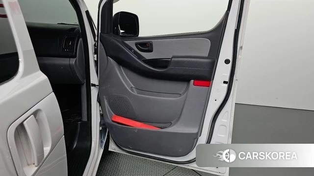 Hyundai The New Grand Starex id 5041298 из Кореи 17