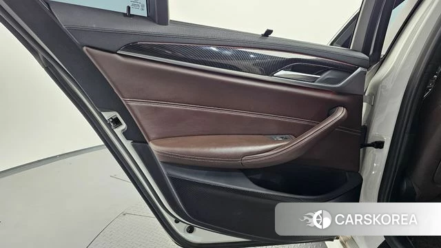 BMW 5 Series (G30) id 5048245 из Кореи 17
