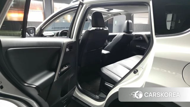 Toyota RAV4 id 5023976 из Кореи 18