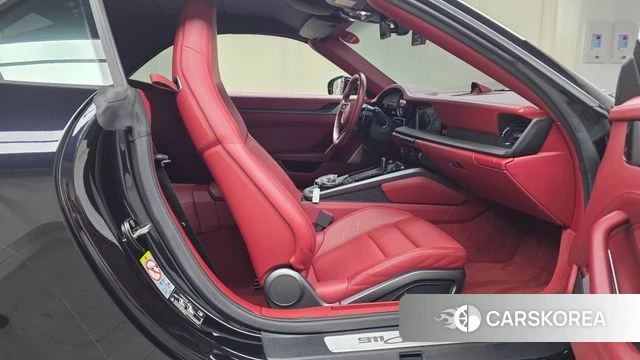 Porsche 911(992) id 4998200 из Кореи 18