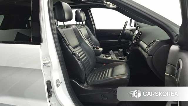 Jeep Grand Cherokee id 5028955 из Кореи 18