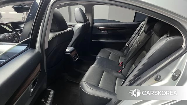 Lexus New ES300h id 5029401 из Кореи 18