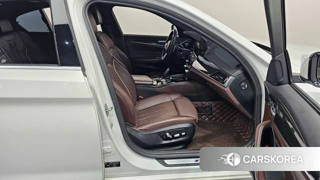 BMW 5 Series (G30) id 5048245 из Кореи 18