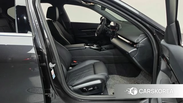 BMW 5 Series (G60) id 5046048 из Кореи 18