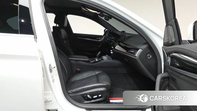BMW 5 Series (G30) id 4985985 из Кореи 18