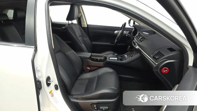 Lexus CT200h id 4944349 из Кореи 18