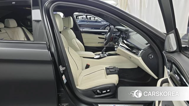 BMW 5 Series (G30) id 4987343 из Кореи 18