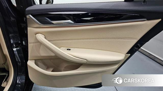 BMW 5 Series (G30) id 5023438 из Кореи 18