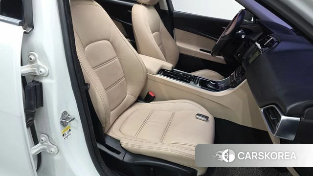 Jaguar XE id 4931183 из Кореи 18