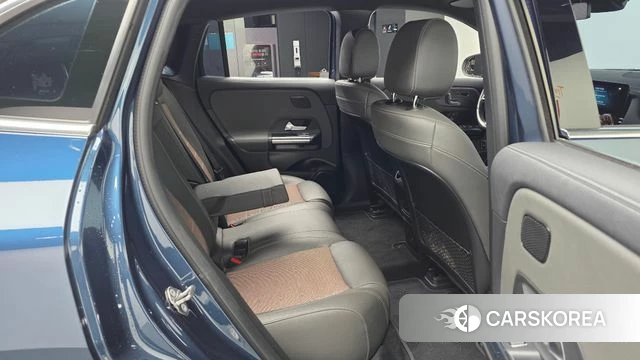 Mercedes-Benz EQA H243 id 5040935 из Кореи 18