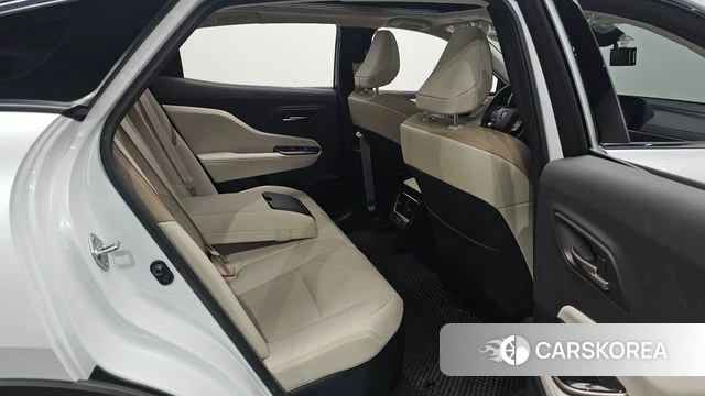 Toyota Crown Crossover id 4892589 из Кореи 18