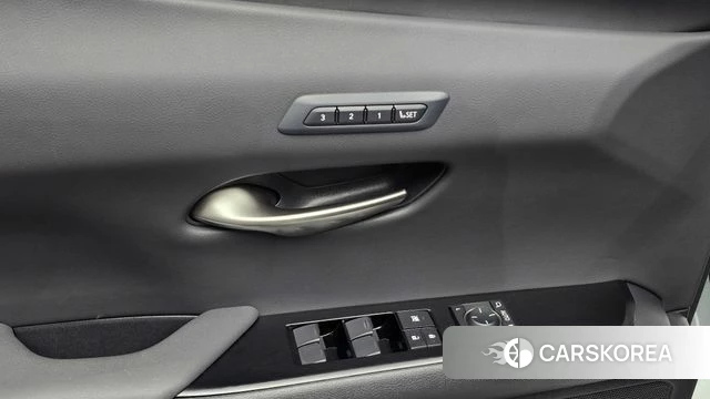Lexus UX250h id 5013331 из Кореи 19