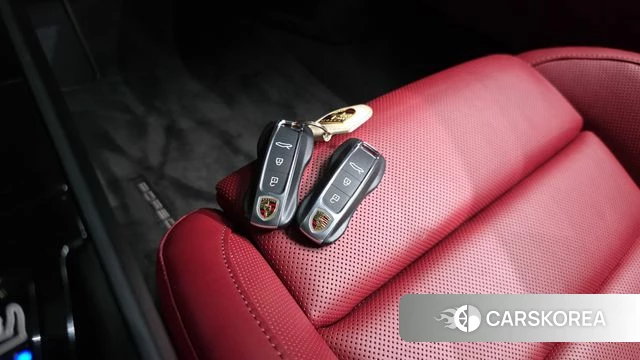 Porsche 911(992) id 4572065 из Кореи 19