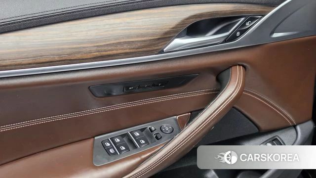 BMW 5 Series (G30) id 4967885 из Кореи 19