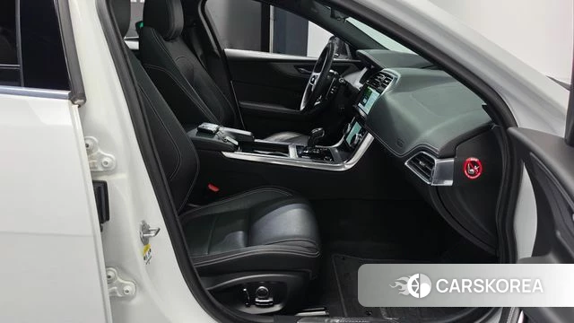 Jaguar XE id 4992603 из Кореи 19
