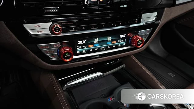 BMW 5 Series (G30) id 4985726 из Кореи 19
