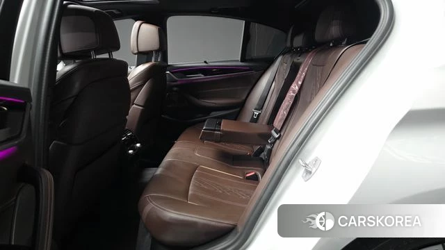BMW 5 Series (G30) id 4996356 из Кореи 19