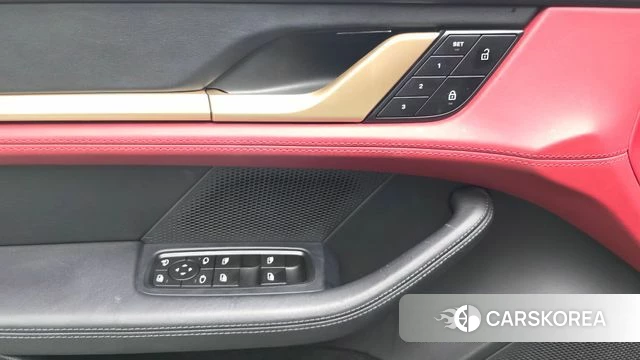 Porsche Taycan id 4649929 из Кореи 20