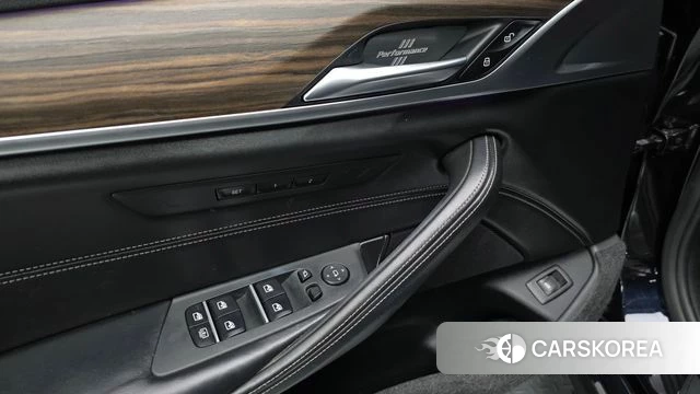 BMW 5 Series (G30) id 5036035 из Кореи 22