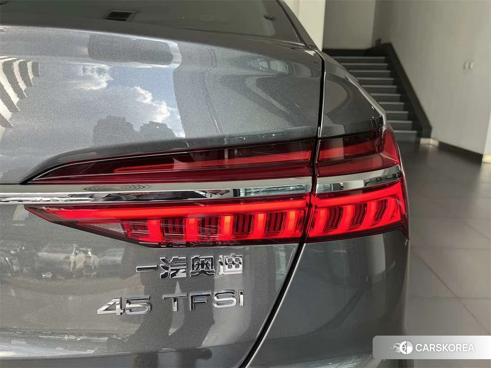 Audi A6L 2023 Темно-серый из Китая, фото 6