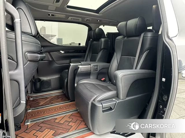 Toyota Vellfire 2023 Черный из Китая, фото 6