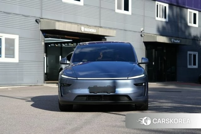 Tesla Model Y 2026 Светло-серебряный цвет из Кореи, фото 3