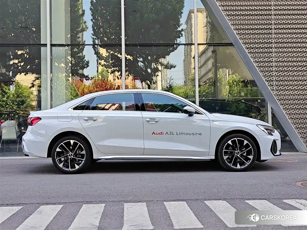 Audi A3 2025 Белый из Китая, фото 3