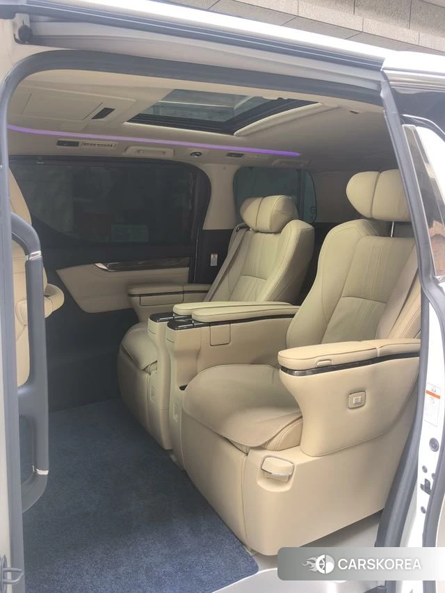 Toyota Alphard 2021 Белый из Китая, фото 6