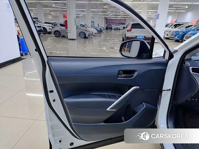 Toyota Corolla 2023 Белый из Китая, фото 4