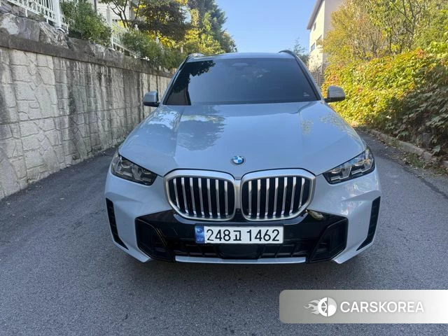 BMW X5 (G05) 2024 Светло-серебряный цвет из Кореи, фото 4