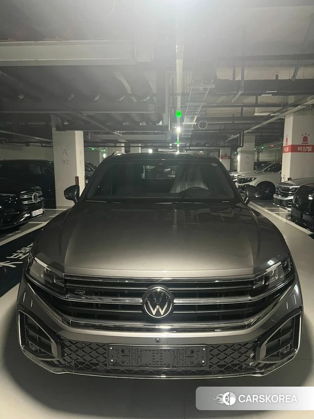 Volkswagen Touareg 3rd generation 2026 Серый из Кореи, фото 3