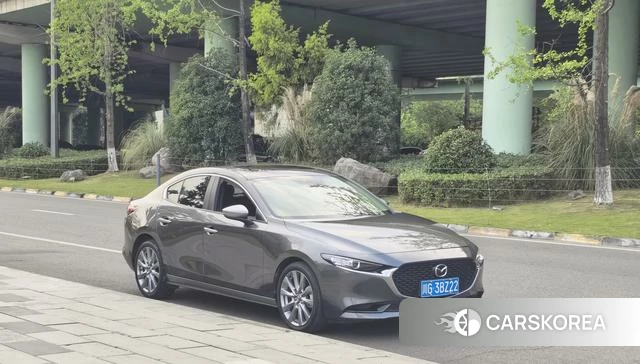 Mazda 3 2021 Серебристо-серый из Китая, фото 5