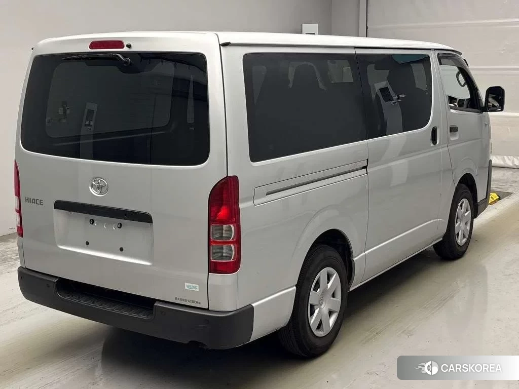 Toyota HiAce Van 2023 из Японии, фото 3
