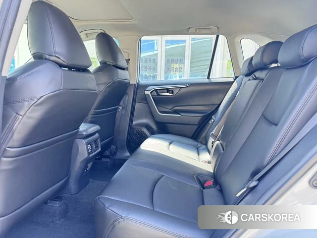 Toyota RAV4 2021 Серебристо-серый из Китая, фото 3