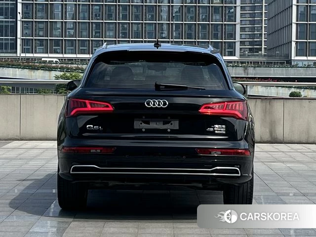 Audi Q5L 2021 Черный из Китая, фото 3