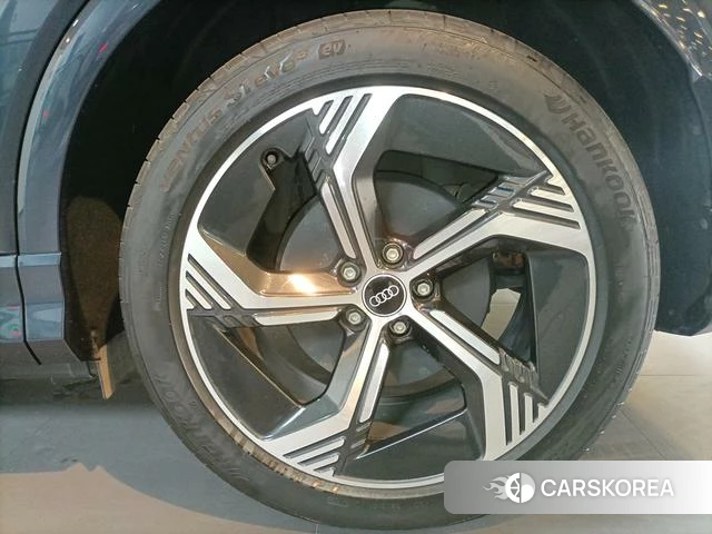 Audi Q4 2025 Синий из Китая, фото 3