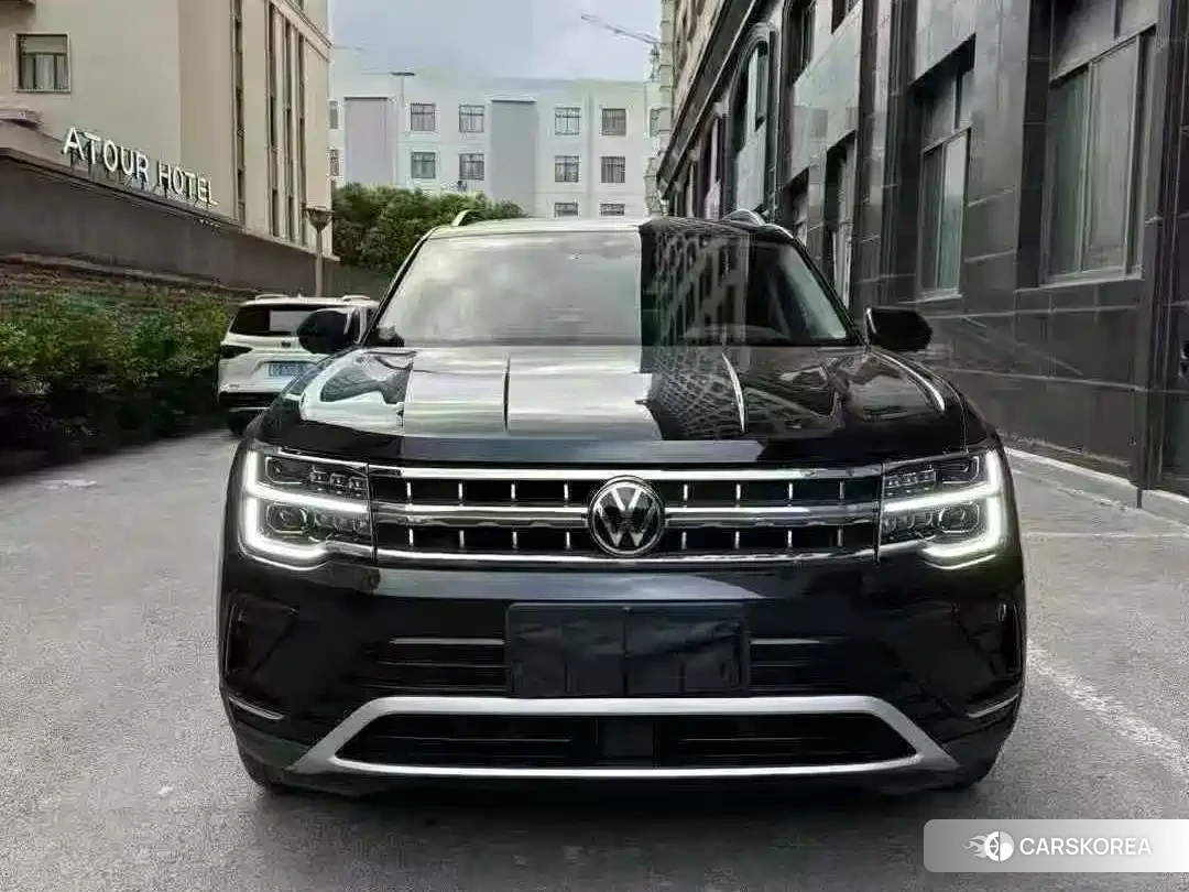 Volkswagen Touareg 2024 Черный из Китая, фото 6