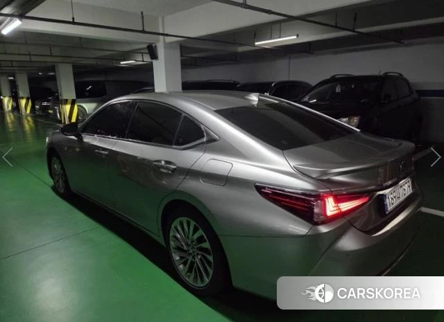 Lexus ES300h 7th generation 2024 Серебристо-серый из Кореи, фото 3