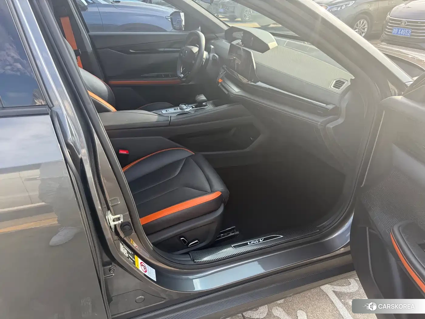 Chang'an Changan UNI-V 2023 Silver/gray из Китая, фото 4
