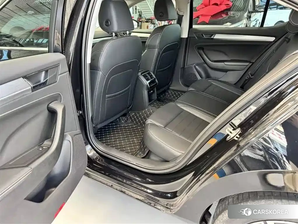 Skoda Superb 2026 Черный из Китая, фото 3