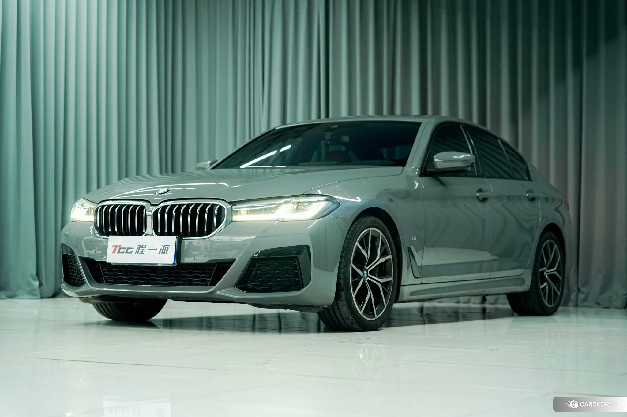 BMW 5 series 2021 Темно-серый из Китая, фото 3