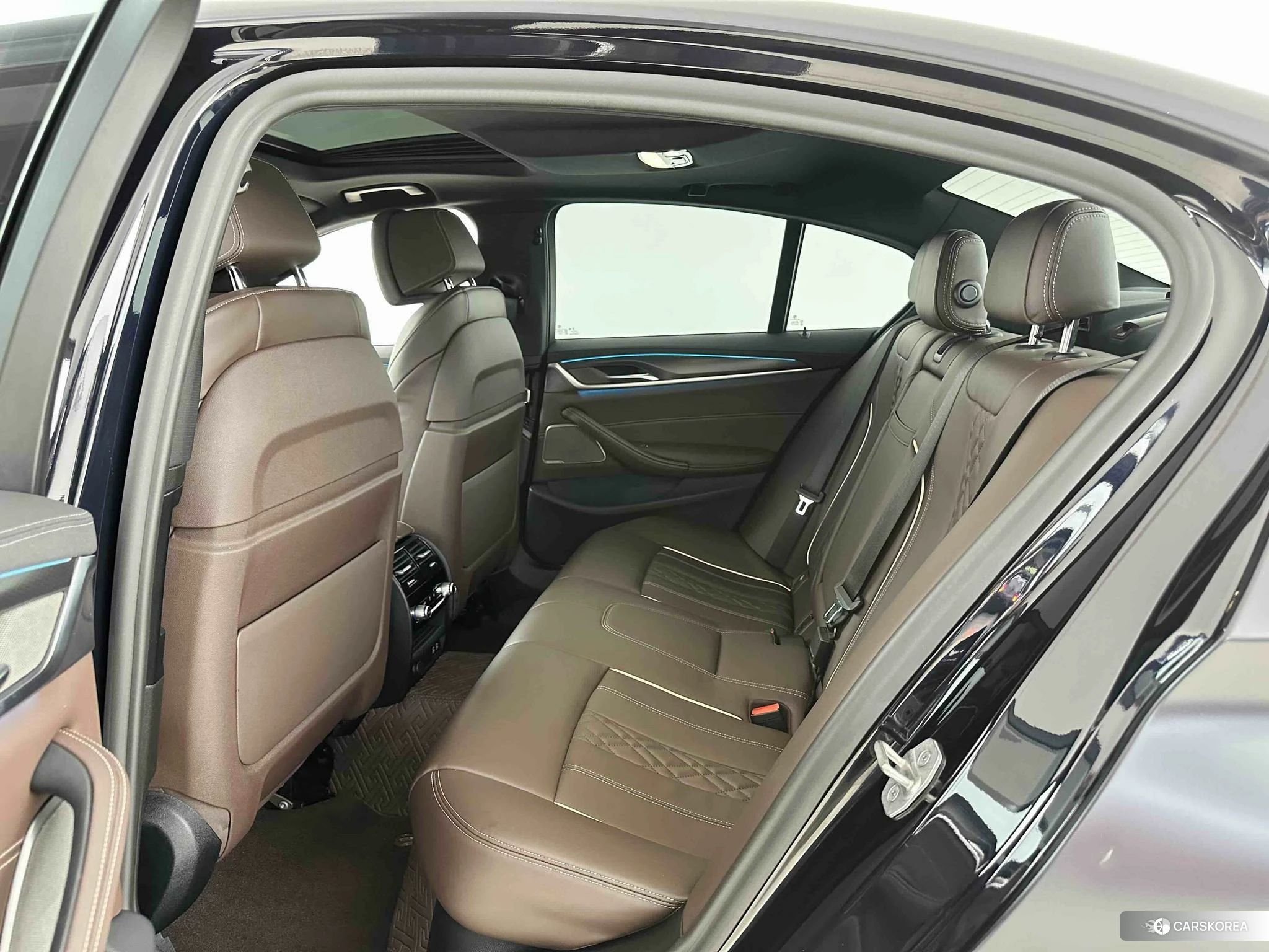 BMW 5 series 2020 Черный из Китая, фото 3