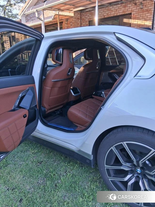 BMW 7 Series (G70) 2025 Белый из Кореи, фото 3