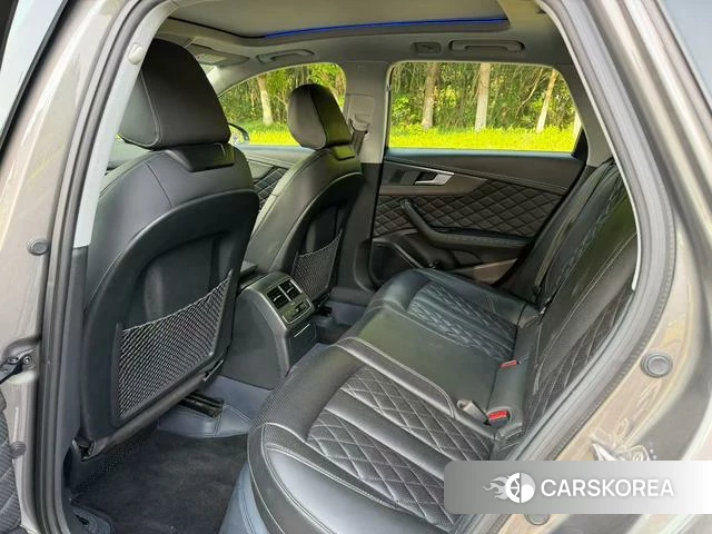 Audi A4L 2021 Темно-серый из Китая, фото 3