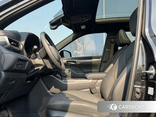 Toyota Crown 2025 Черный из Китая, фото 3