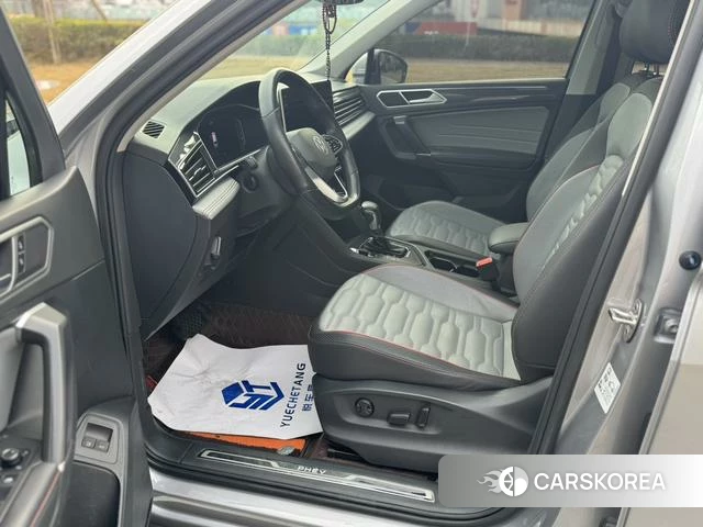 Volkswagen Tiguan L 2021 Серебристо-серый из Китая, фото 5
