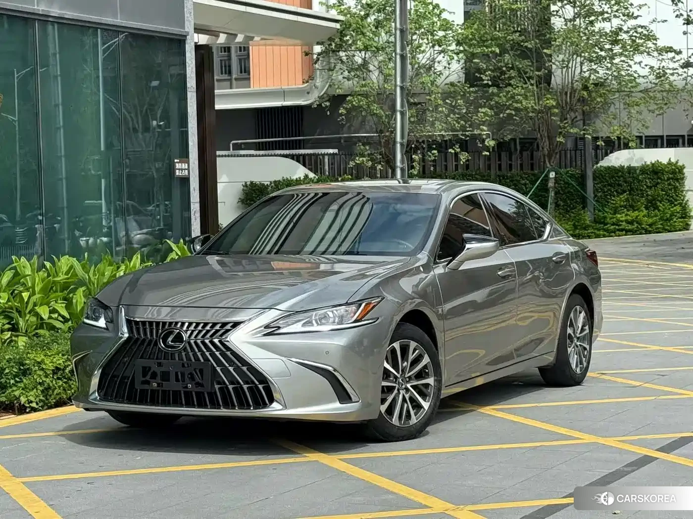 Lexus ES 2023 Silver/gray из Китая, фото 3