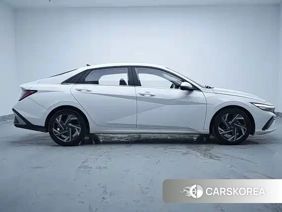 Новый Hyundai Elantra 2026 Белый из Китая, фото 4