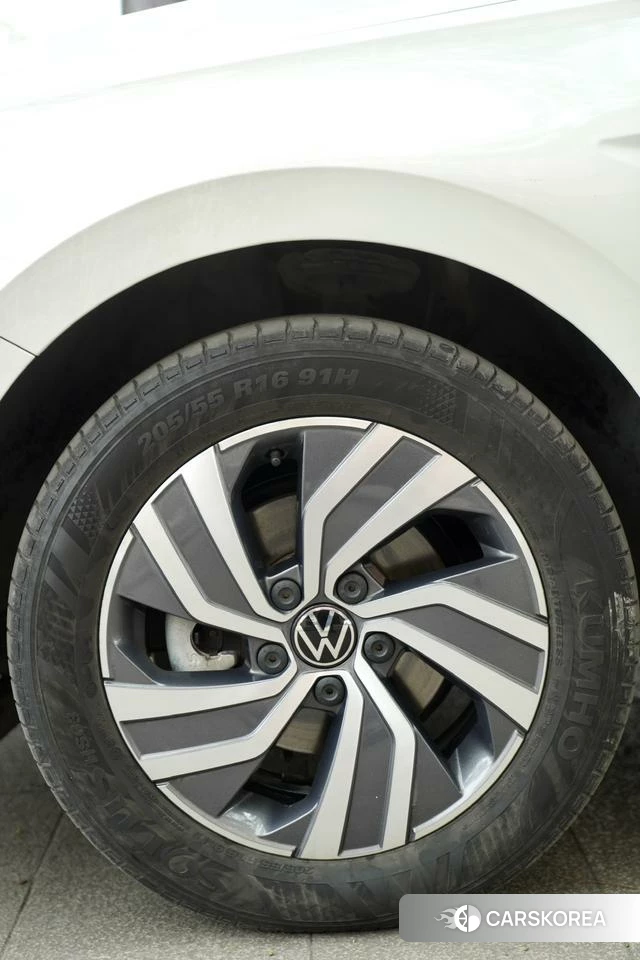 Volkswagen Bora 2024 Белый из Китая, фото 6