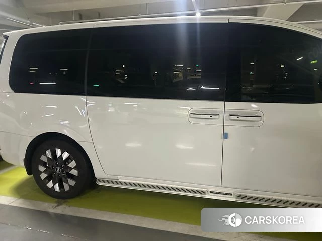 Hyundai Staria 2023 Белый из Кореи, фото 3